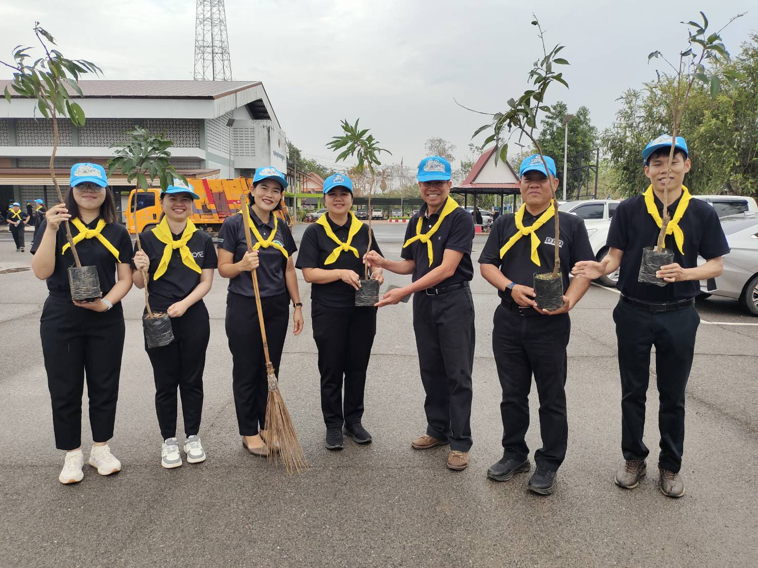 พช.เรณูนคร รวมพลังจิตอาสา พัฒนาพื้นที่เนื่องในวันที่ระลึก "พระพุทธเลิศหล้านภาลัย"