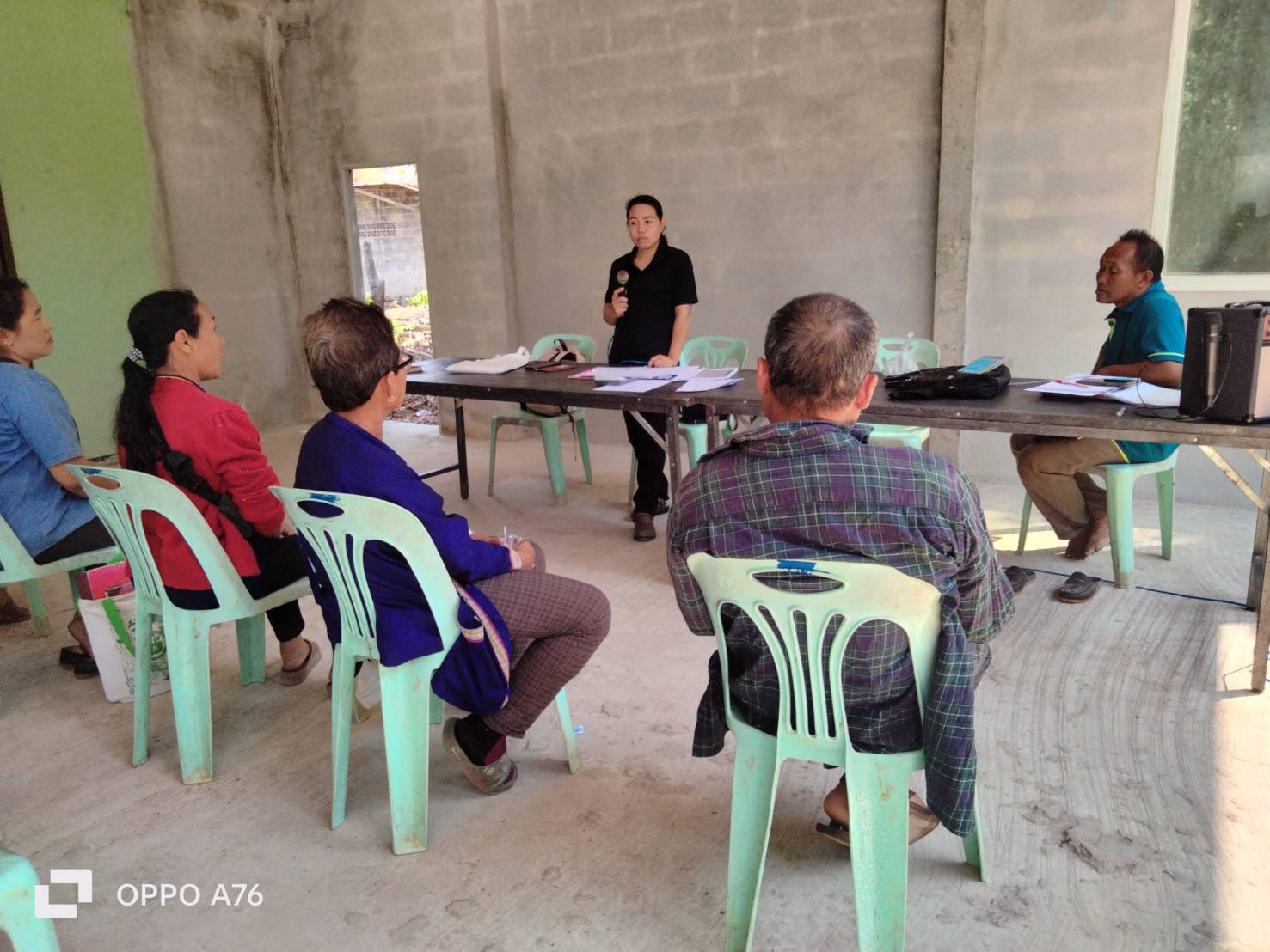 พช.เรณูนคร ลงพื้นที่ตำบลหนองย่างชิ้น ติวเข้มโครงการ กข.คจ. มุ่งสร้างเศรษฐกิจฐานราก แก้จนอย่างยั่งยืน