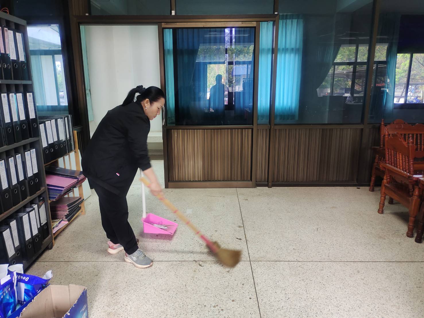 พช.เรณูนคร รวมพลังภาคีเครือข่าย จัดกิจกรรม "5 ส" สร้างสภาพแวดล้อมทำงานที่ดี มุ่งสู่การบริการประชาชนอย่างมีประสิทธิภาพ