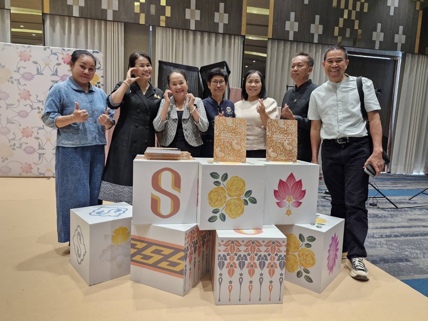 พช.เรณูนคร ขานรับนโยบาย “ผ้าไทยใส่ให้สนุก” ร่วมงานเวิร์กชอปใหญ่ระดับภาค ยกระดับภูมิปัญญาเรณูสู่รันเวย์สากล