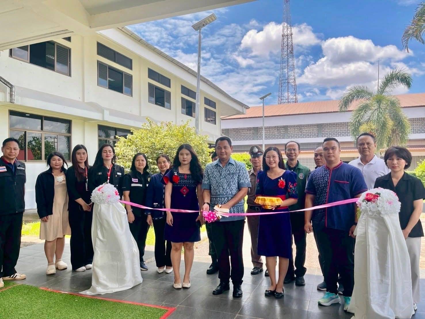 พช.เรณูนคร : ร่วมคิกออฟ “ไทยช่วยไทย” ส่งรถพุ่มพวงบุกชุมชน ลดภาระค่าครองชีพประชาชน