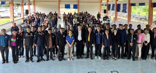 พช.เรณูนคร : ร่วมพิธีเปิดโครงการหมู่บ้านห่างไกลยาเสพติด มุ่งสร้างชุมชนเข้มแข็ง ป้องกันและแก้ไขปัญหายาเสพติดอย่างครบวงจร